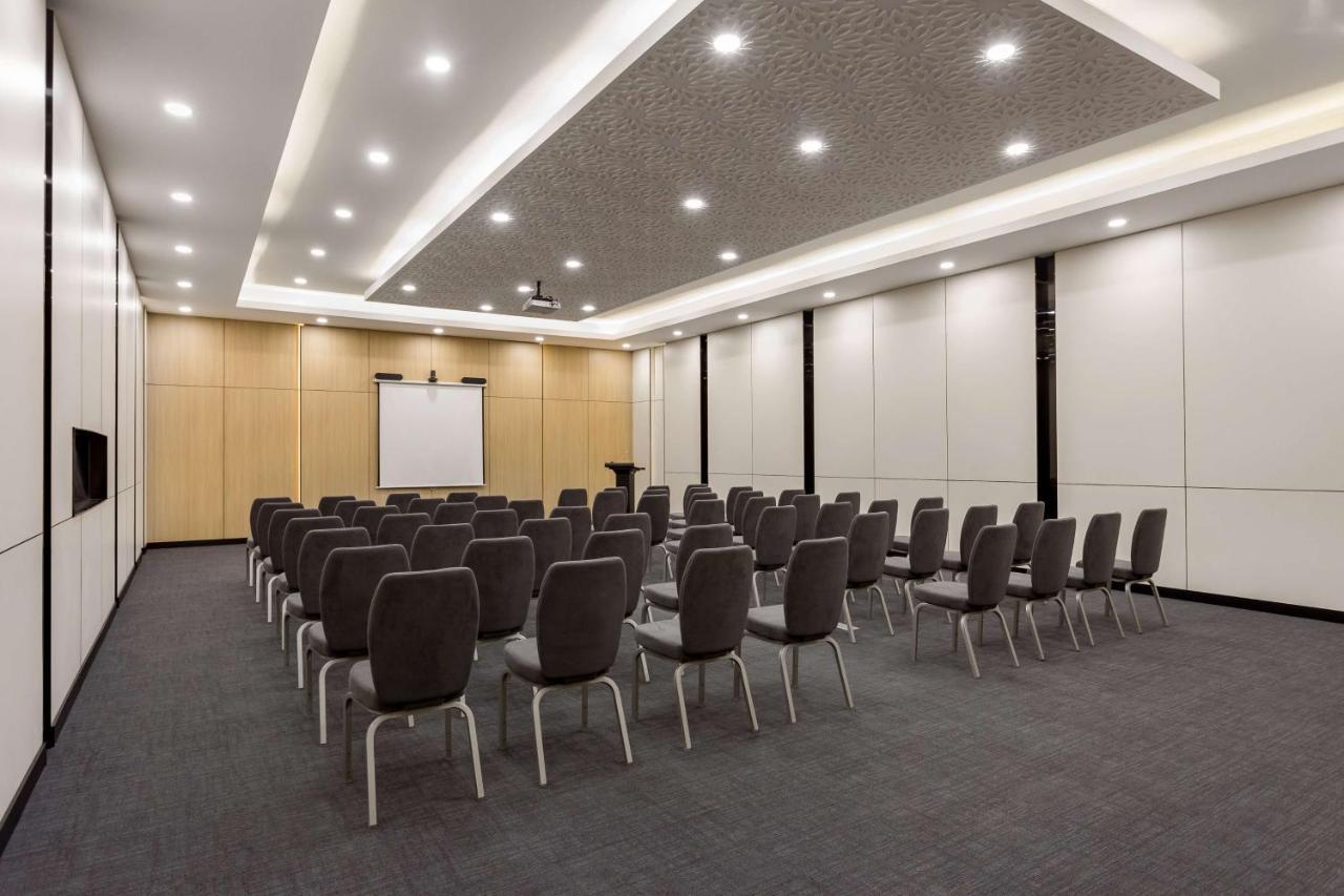 Radisson Hotel Riyadh Airport Екстер'єр фото
